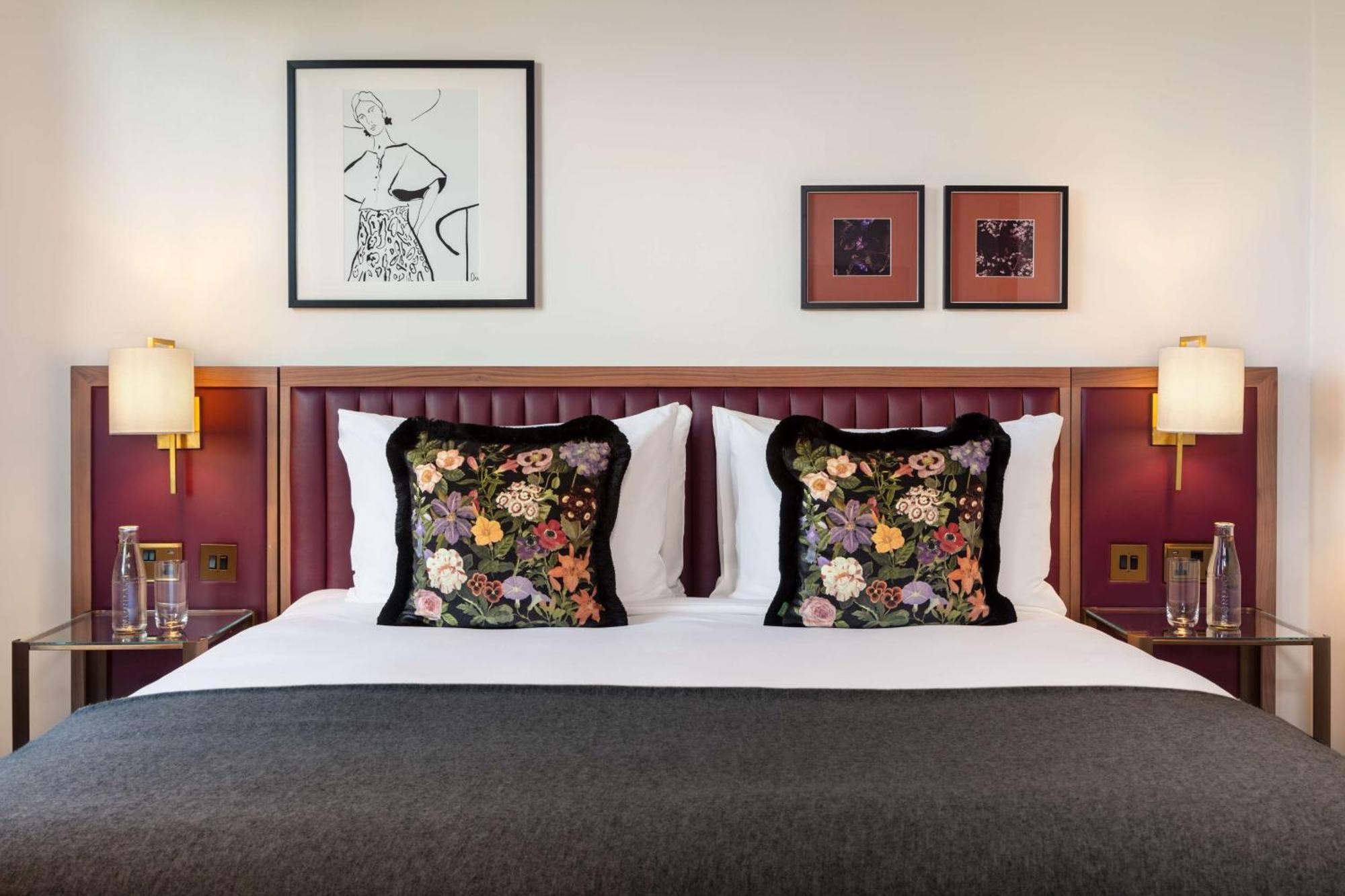 The May Fair, A Radisson Collection Hotel, Mayfair London Exterior photo A bedroom at the hotel