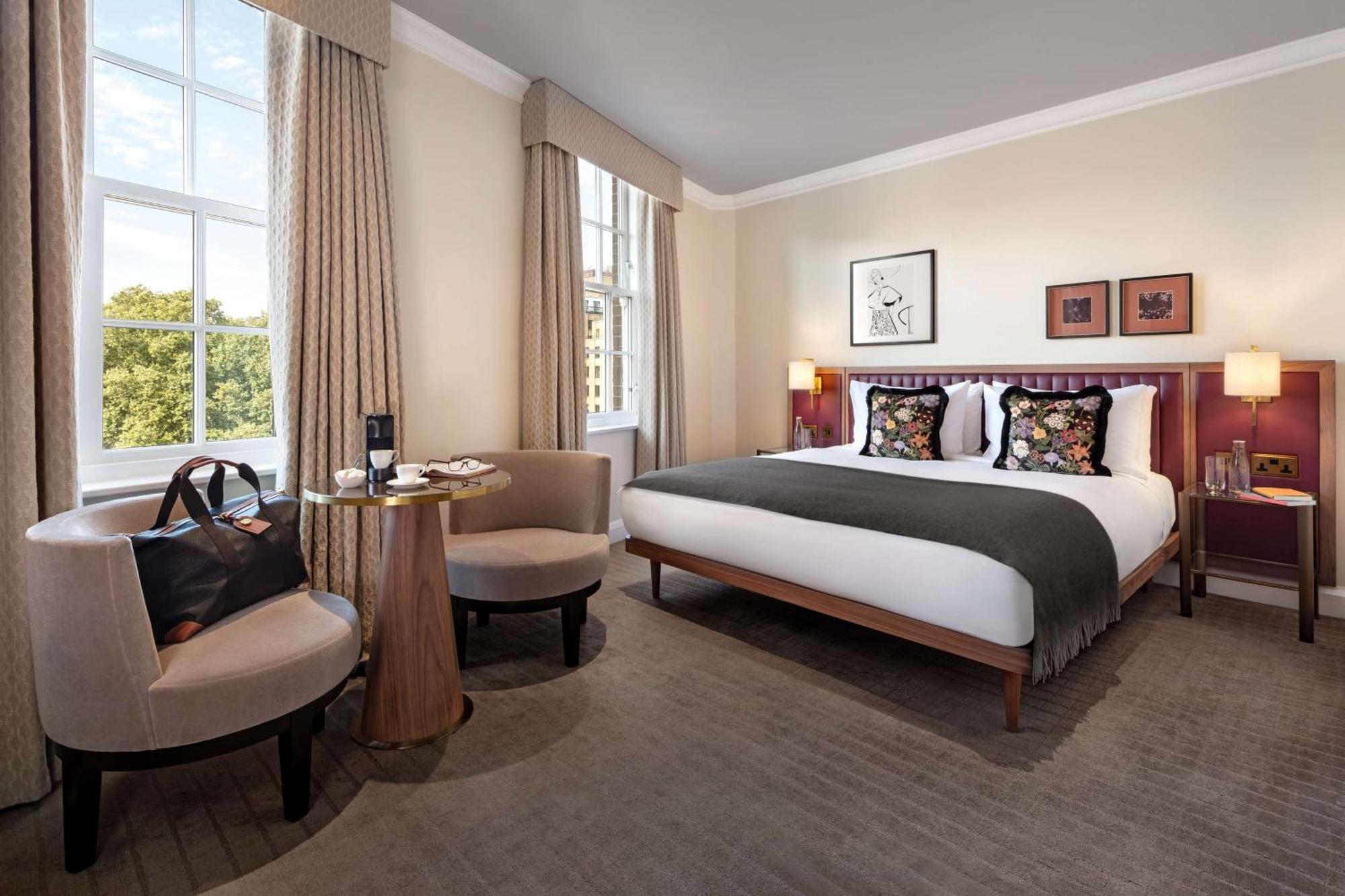 The May Fair, A Radisson Collection Hotel, Mayfair London Exterior photo A bedroom at The Mitre